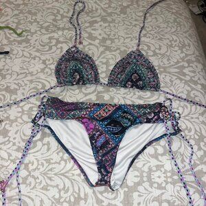 y2k vs model bikini victoria